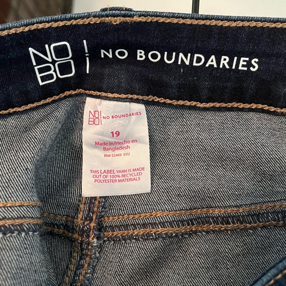 No boundaries size 19 blue jeans